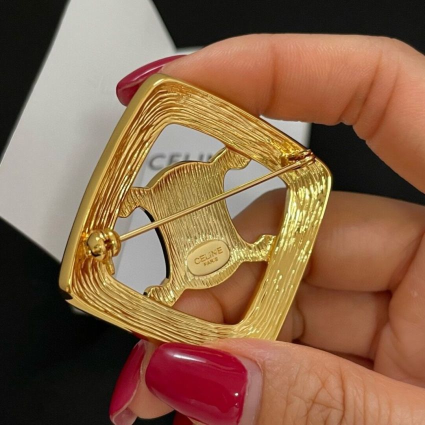Ce1i*e Brooch