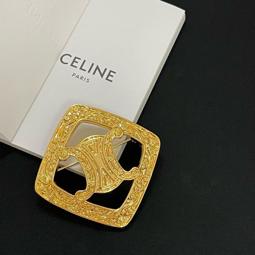 Ce1i*e Brooch