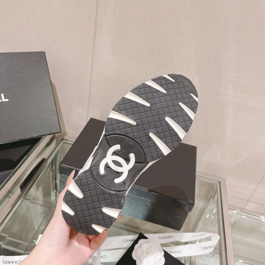 Ch**el Sneaker