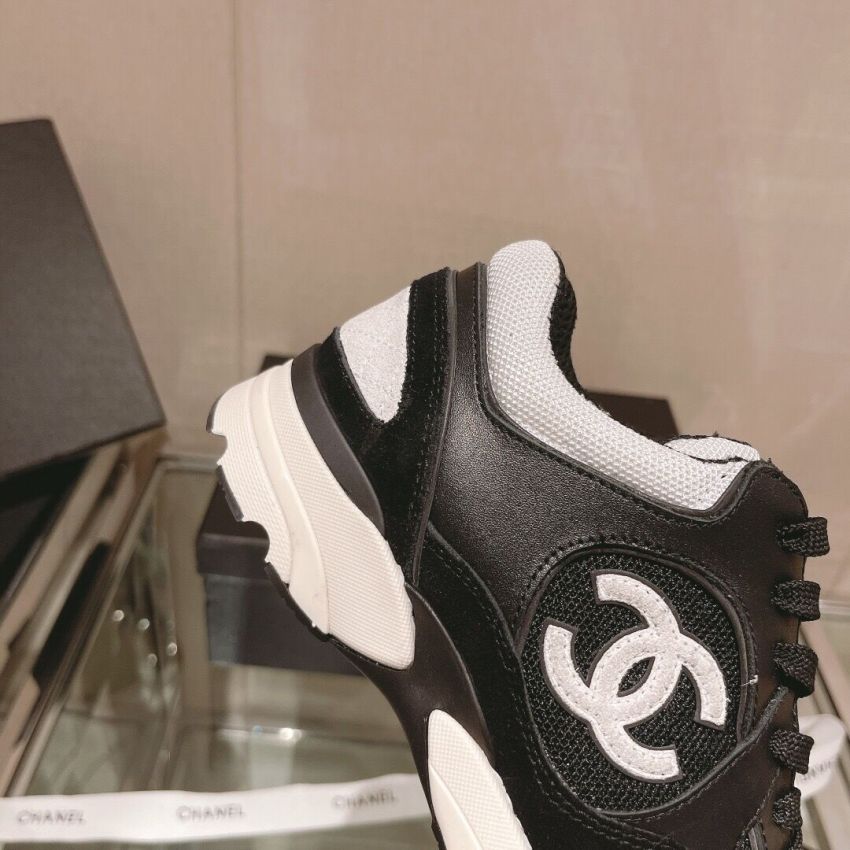 Ch**el Sneaker