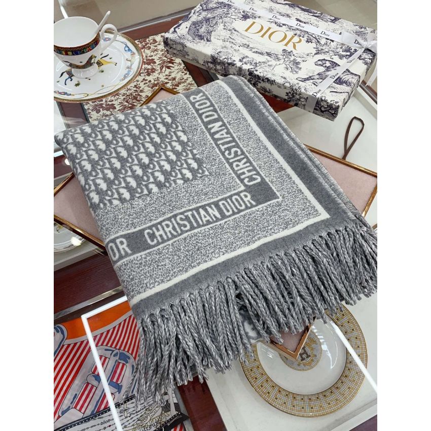 Chr1st1an D10r Classic Shawl