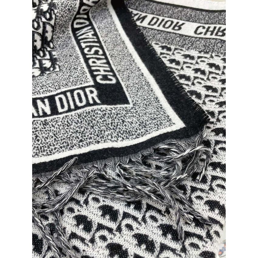 Chr1st1an D10r Classic Shawl