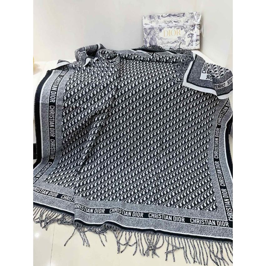 Chr1st1an D10r Classic Shawl