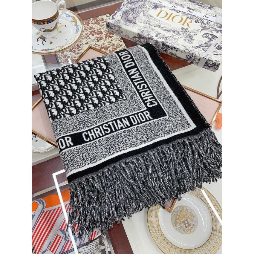 Chr1st1an D10r Classic Shawl
