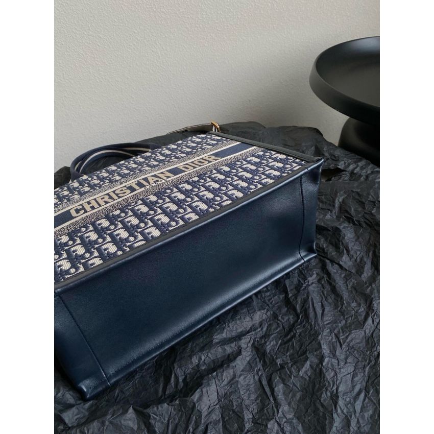 Medium D10r Book Tote