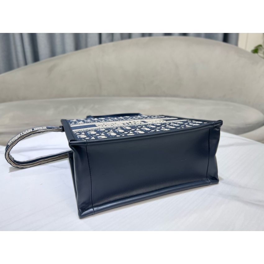 Small D10r Book Tote
