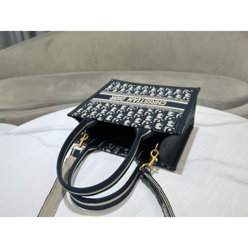 Small D10r Book Tote