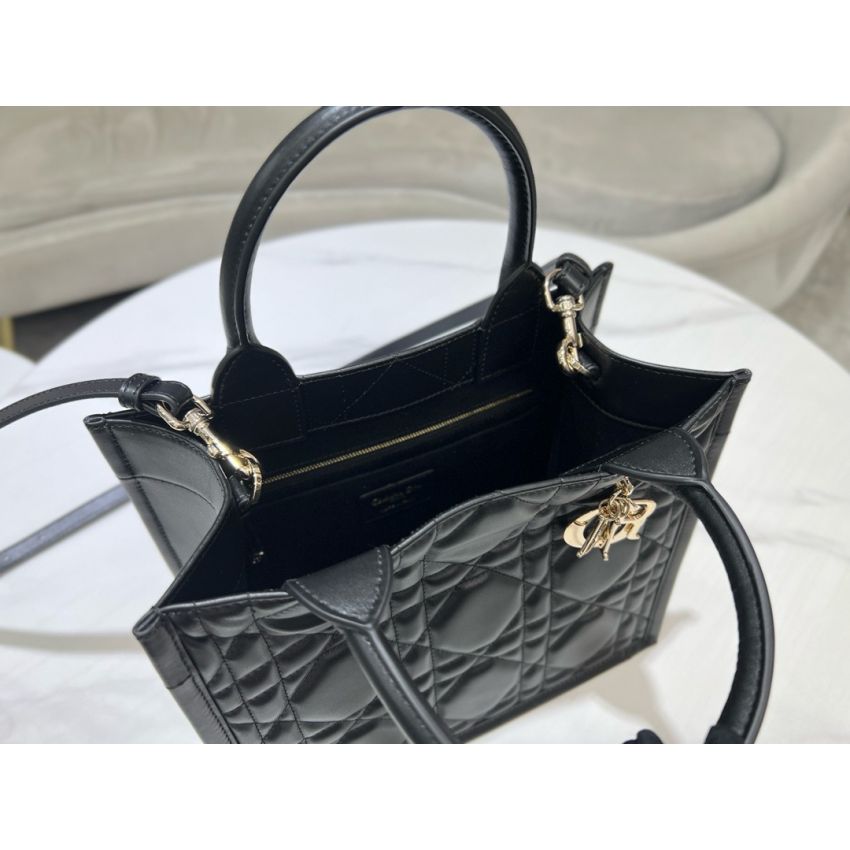 Small D10r Book Tote