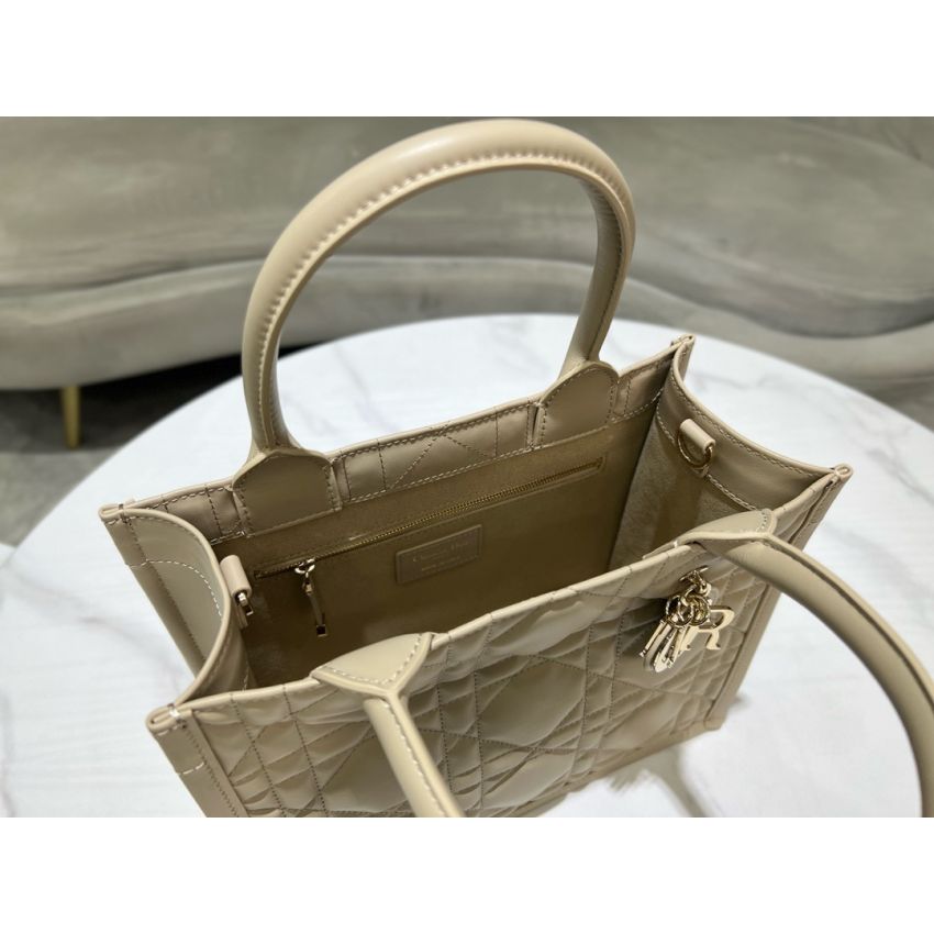 Small D10r Book Tote