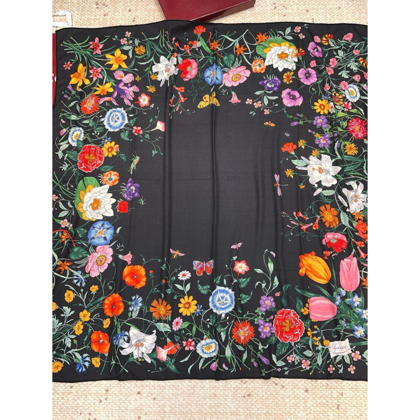 Gvc*1 Classic Cashmere and Silk Shawl