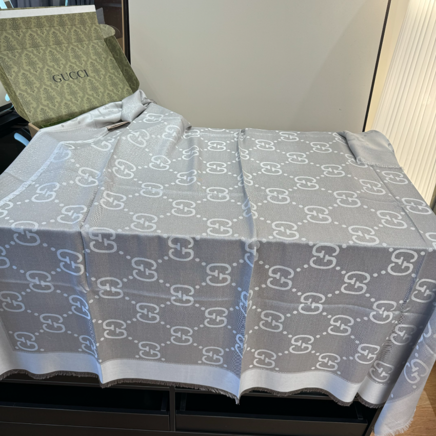 Gvc*1 GG jacquard silk wool shawl