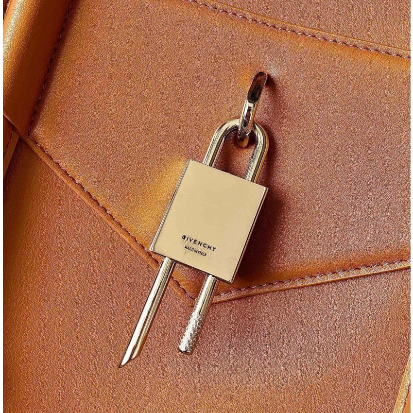 G1uenchy antigona lock soft tote
