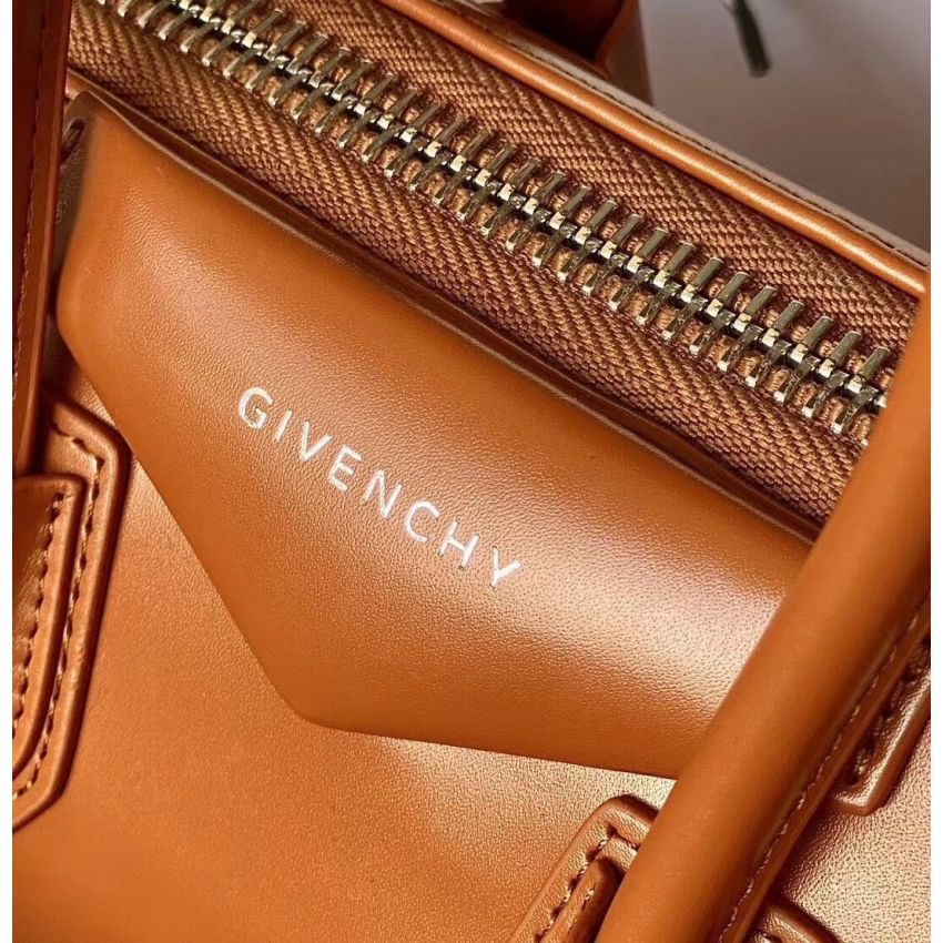 G1uenchy small antigona tote