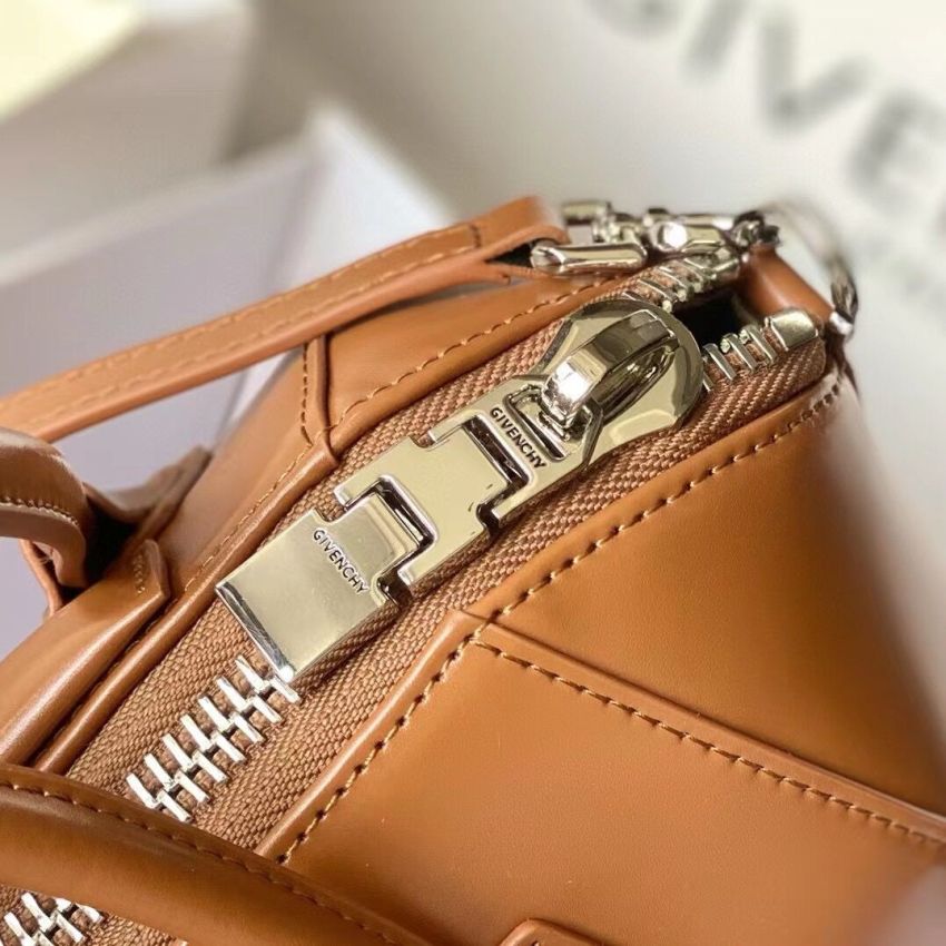 G1uenchy small antigona tote