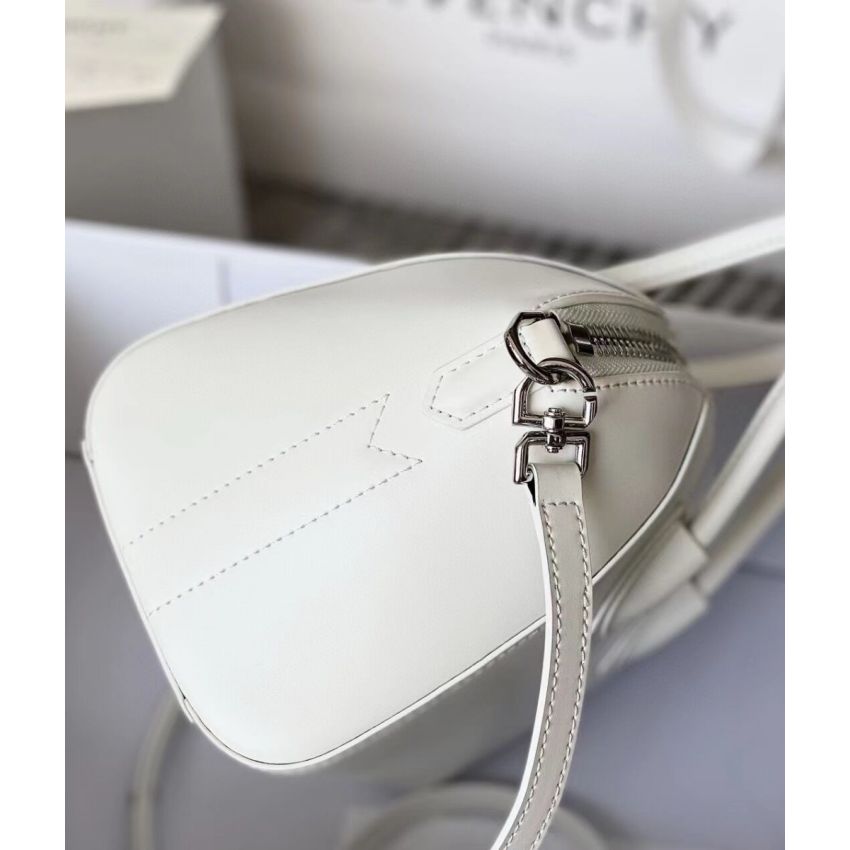 G1uenchy small antigona tote