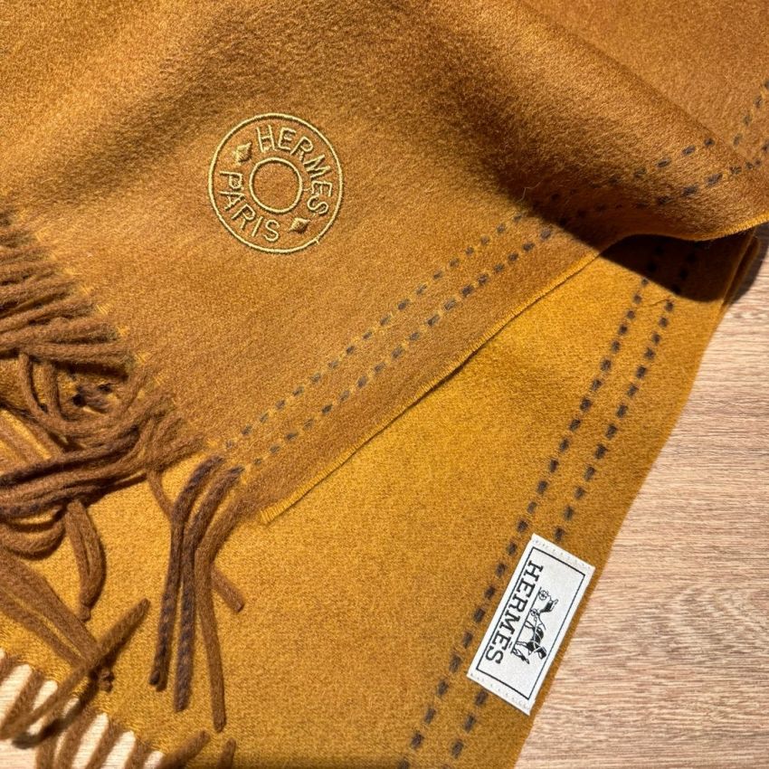 H**me5 Cashmere Scarf