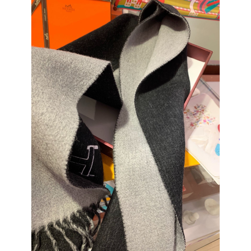 H**me5 Cashmere Scarf