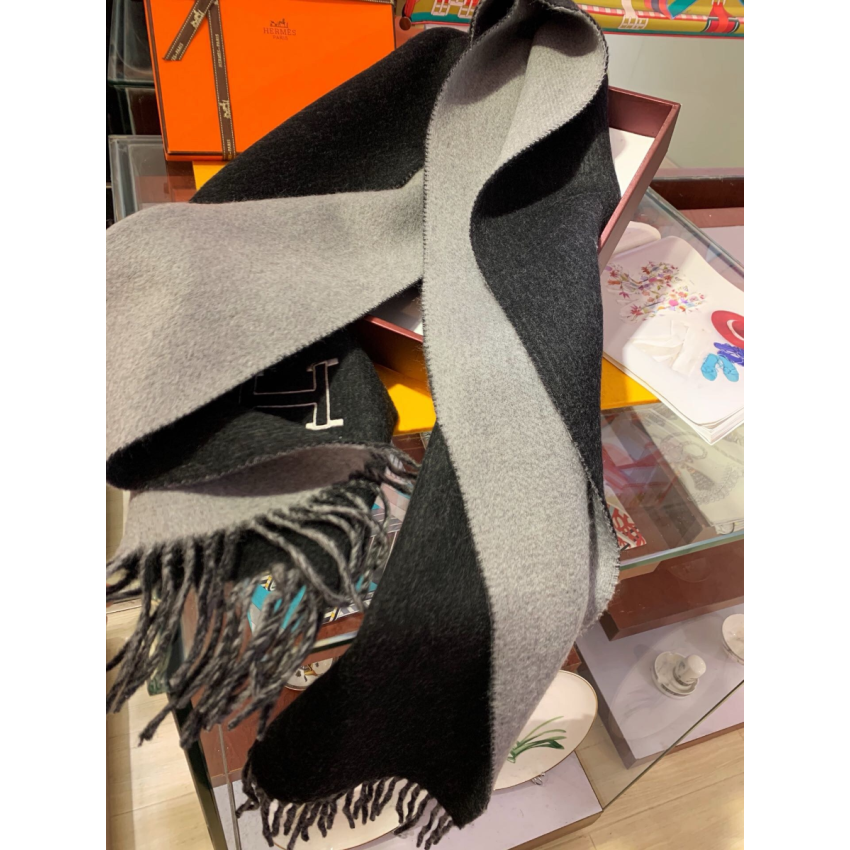 H**me5 Cashmere Scarf