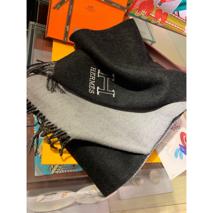 H**me5 Cashmere Scarf
