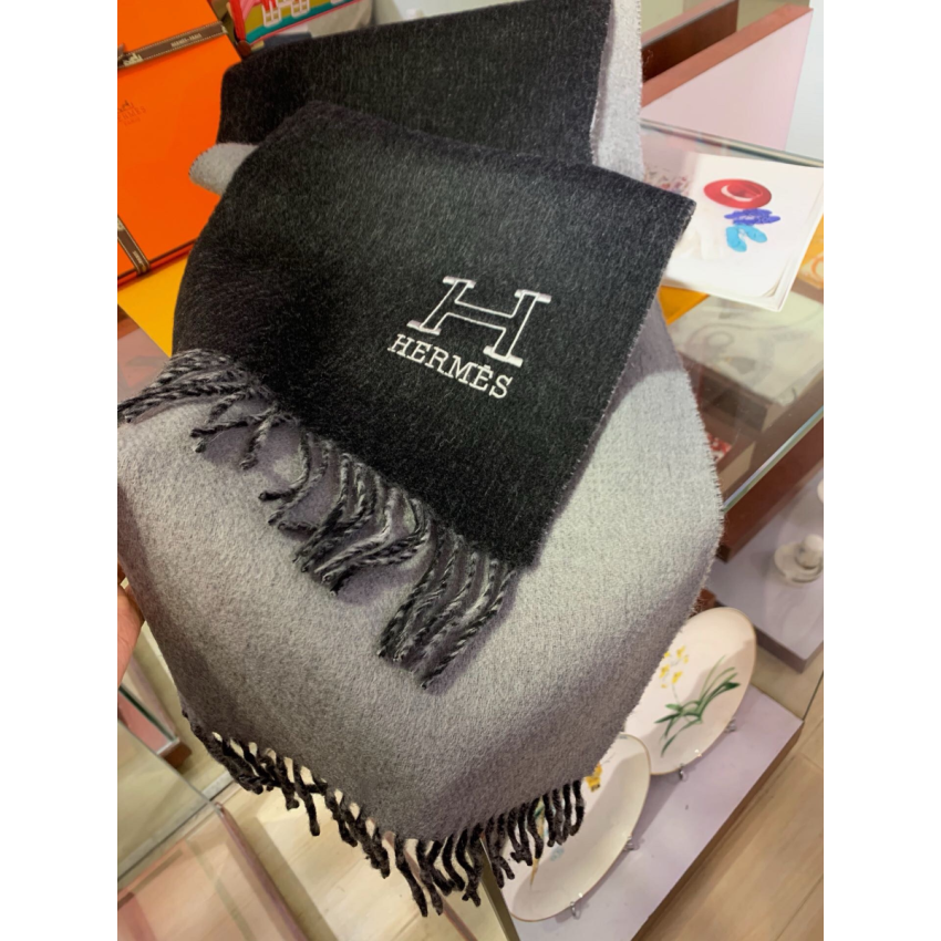 H**me5 Cashmere Scarf