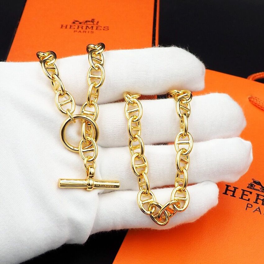 H**me5  Necklace