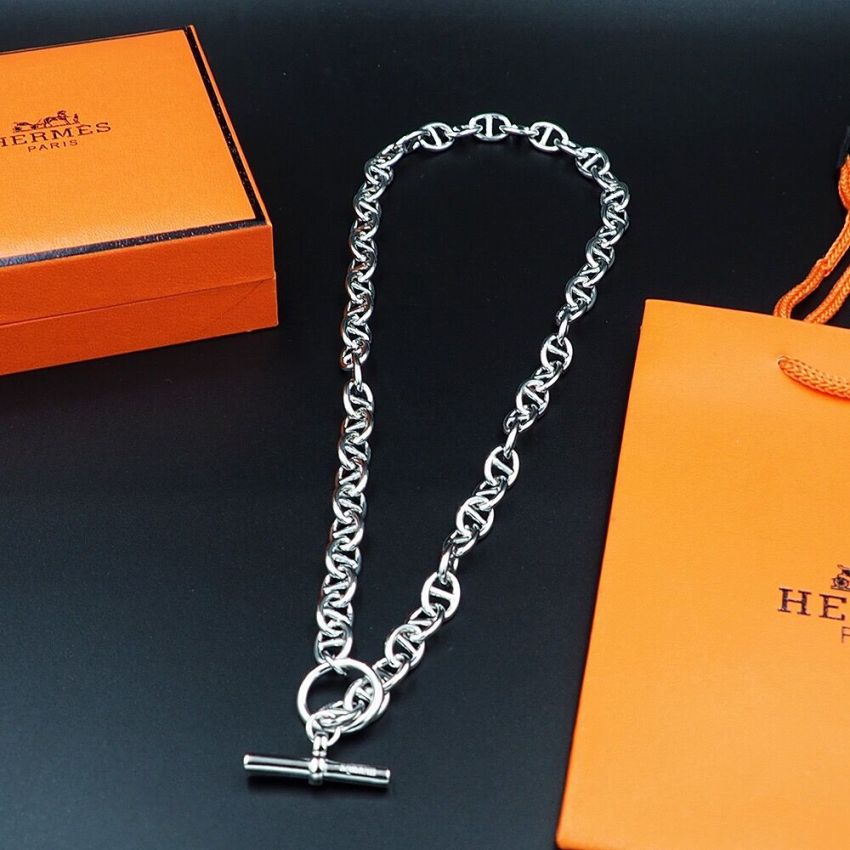 H**me5 Necklace
