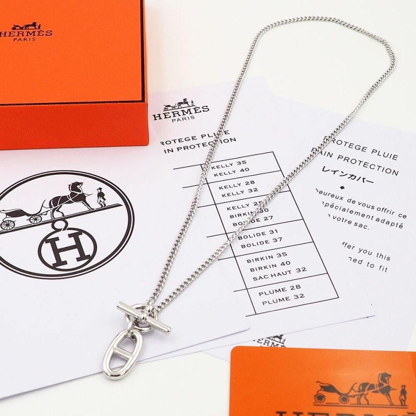 H**me5  Necklace