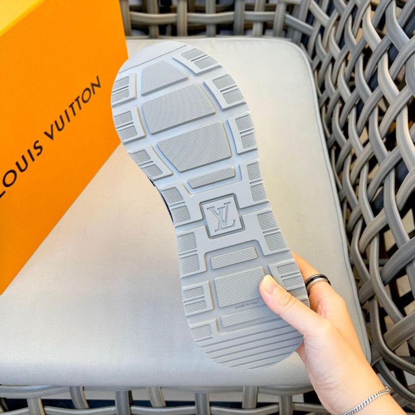 L0vis Vvtt0n Run Sneakers
