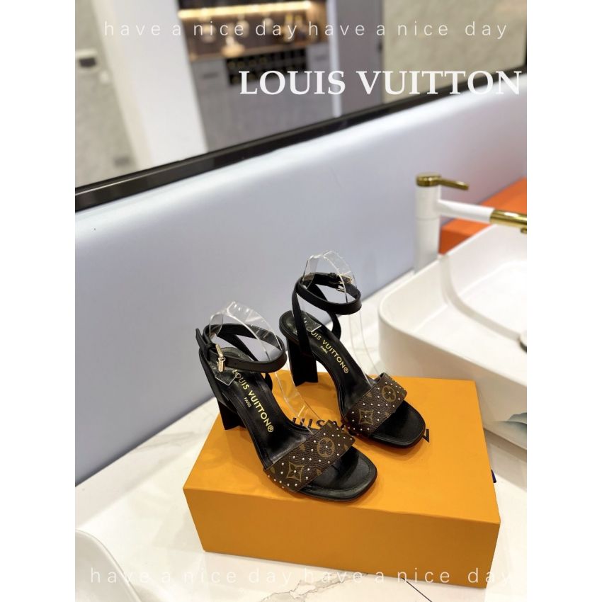 L0vis Vvtt0n Sandals