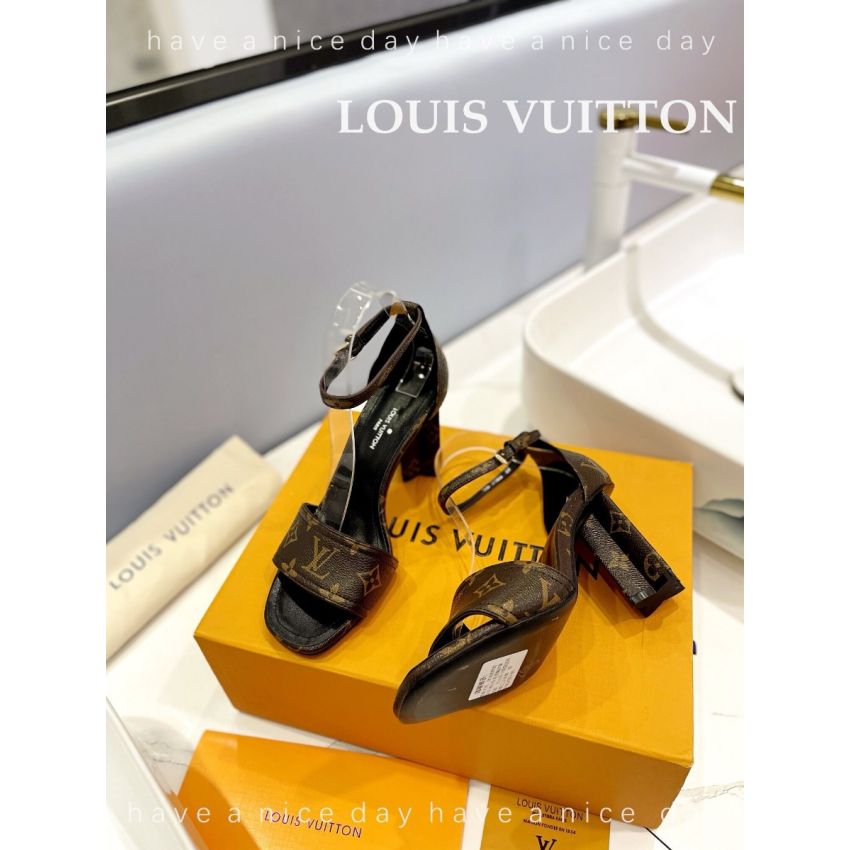 L0vis Vvtt0n Sandals