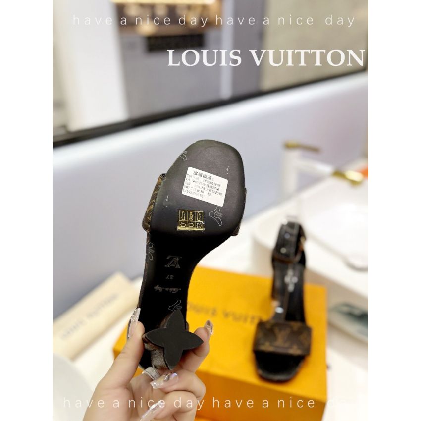 L0vis Vvtt0n Sandals