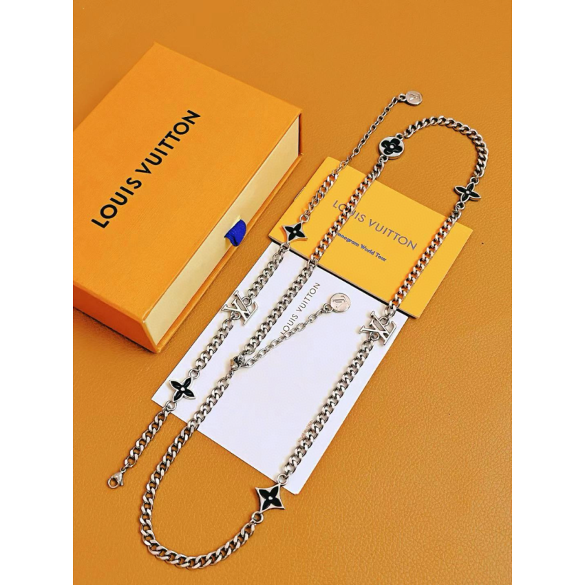 M01717 LV Spike Charms Necklace