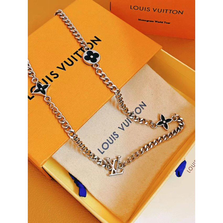M01717 LV Spike Charms Necklace