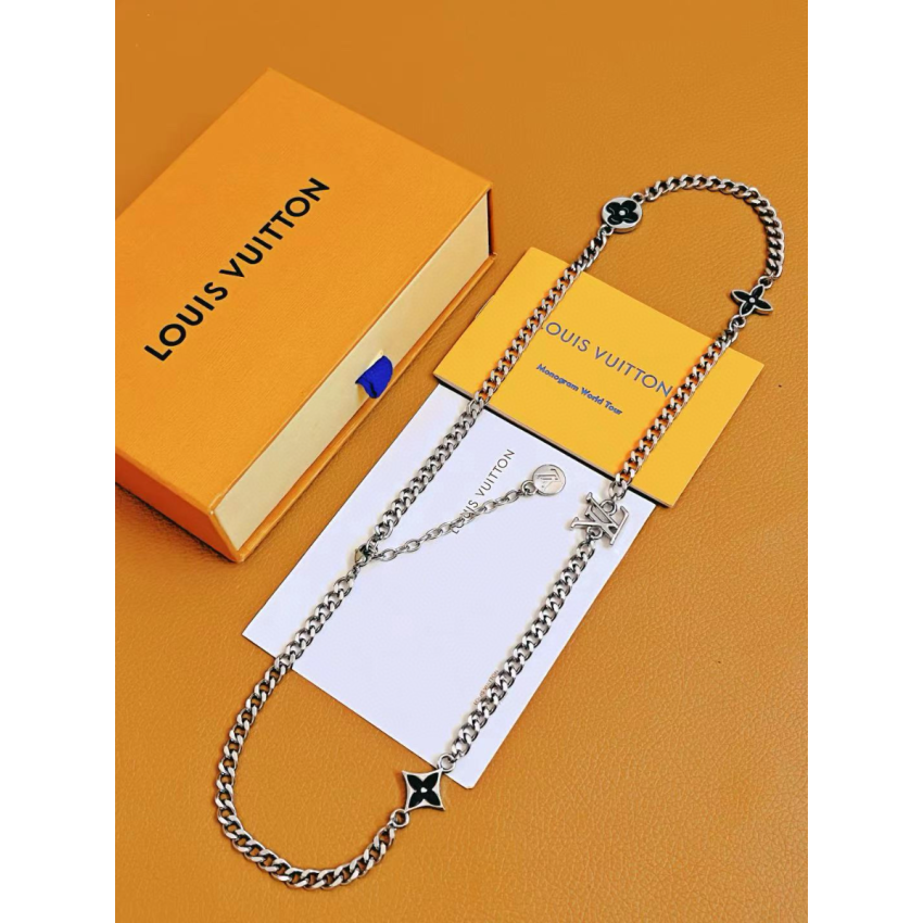M01717 LV Spike Charms Necklace