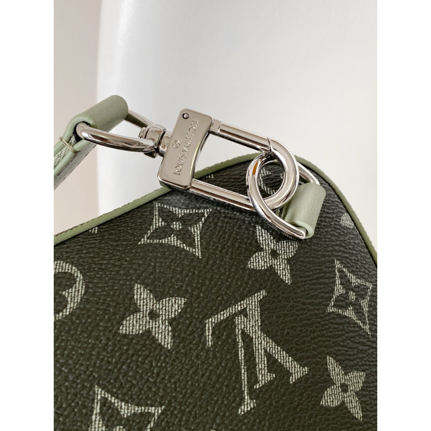 M11702 Avenue Slingbag