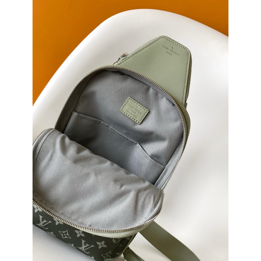 M11702 Avenue Slingbag