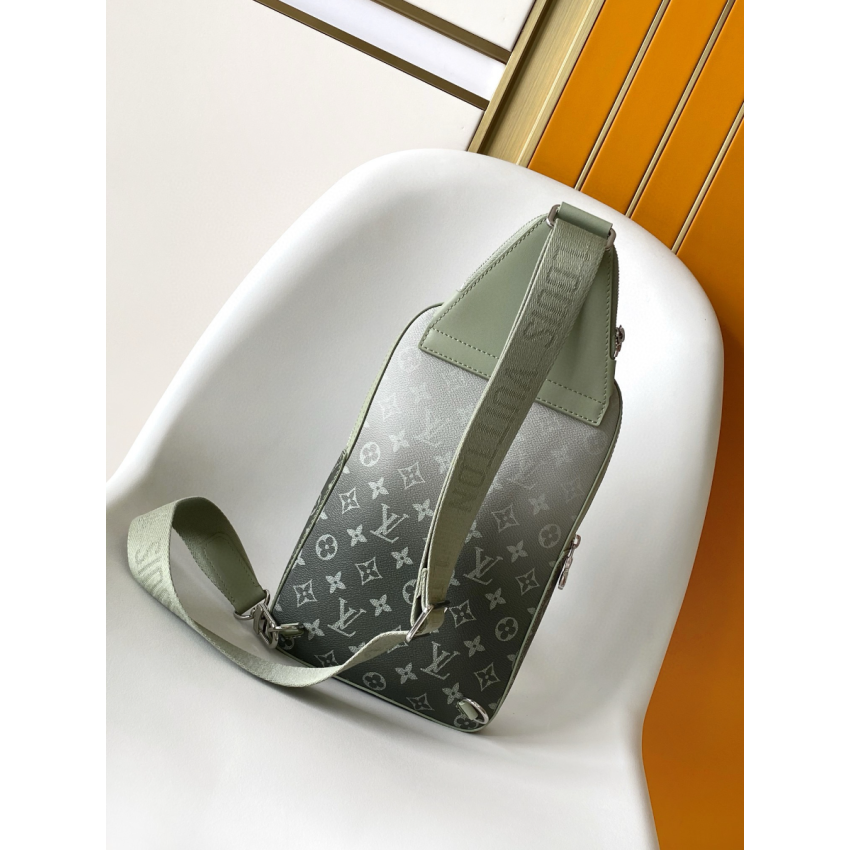 M11702 Avenue Slingbag