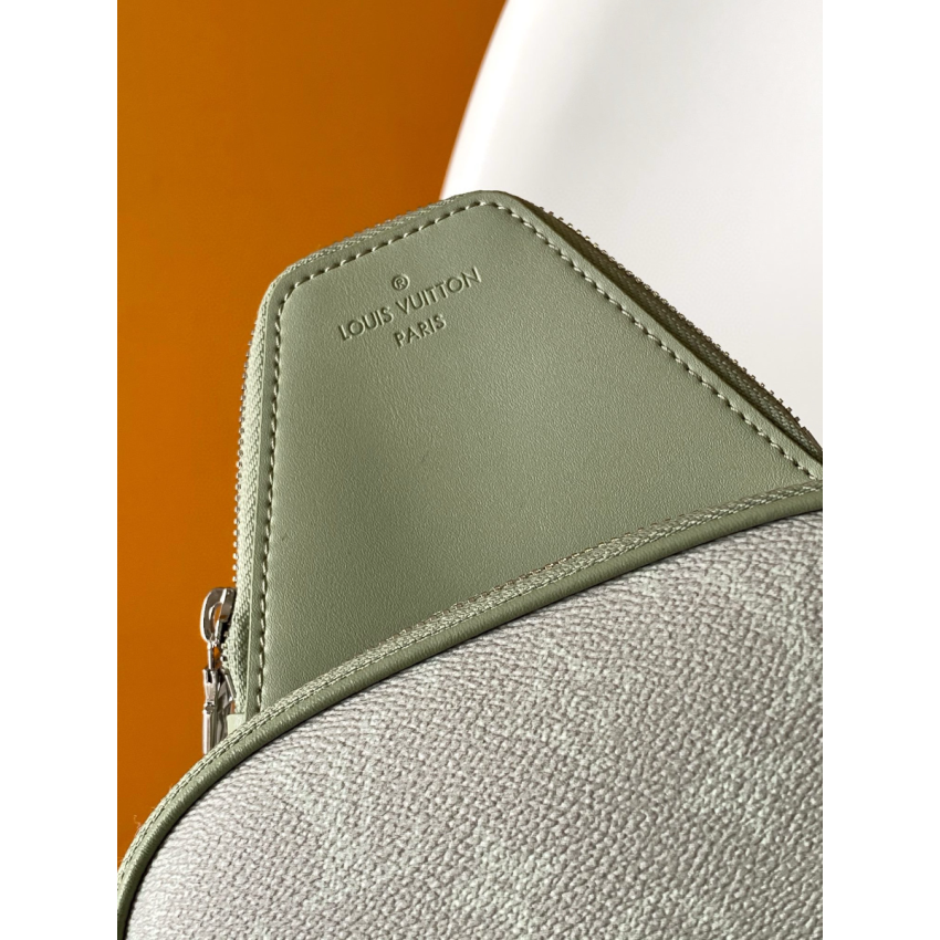 M11702 Avenue Slingbag