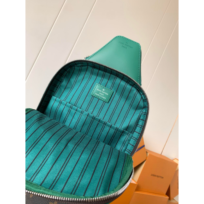 M12734 Avenue Slingbag
