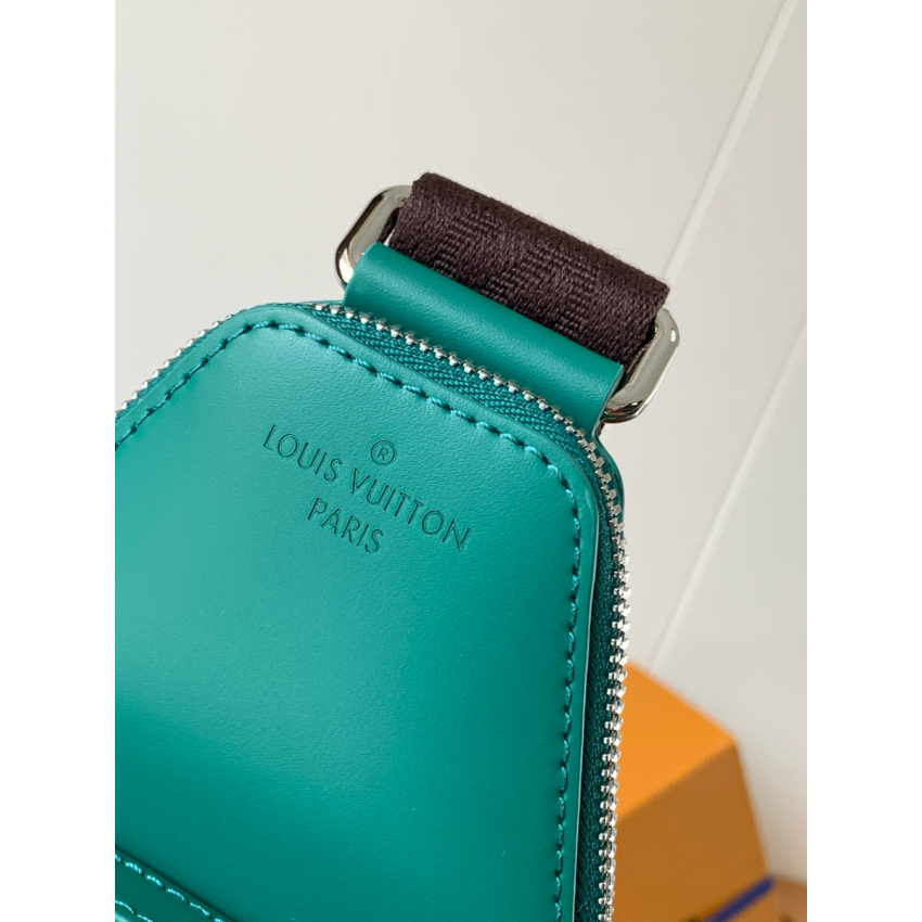 M12734 Avenue Slingbag