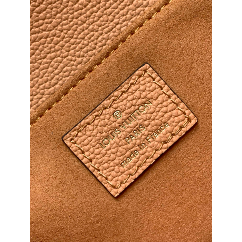 M12735 Pochette Métis East West