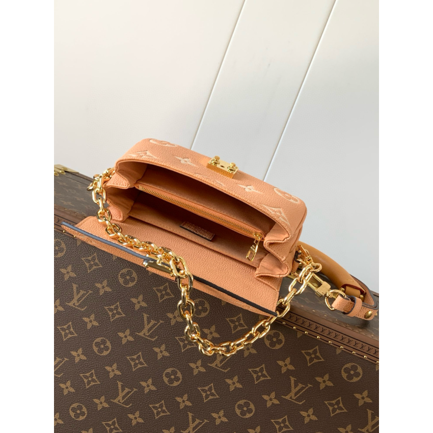 M12735 Pochette Métis East West