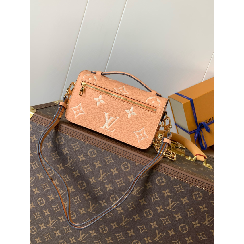 M12735 Pochette Métis East West