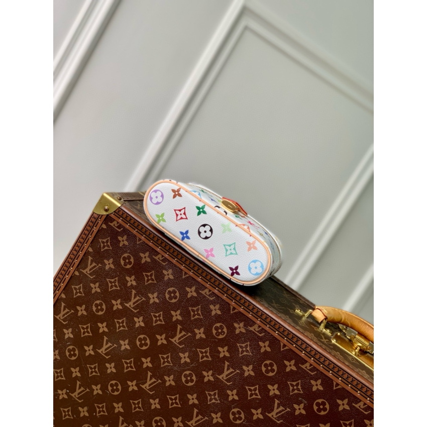 M13662 LV x TM Vanity Chain Pouch