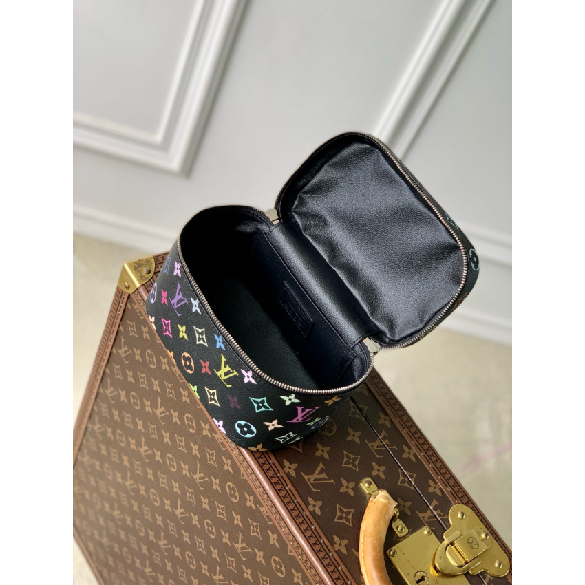 M13747 LV x TM Vanity Chain Pouch