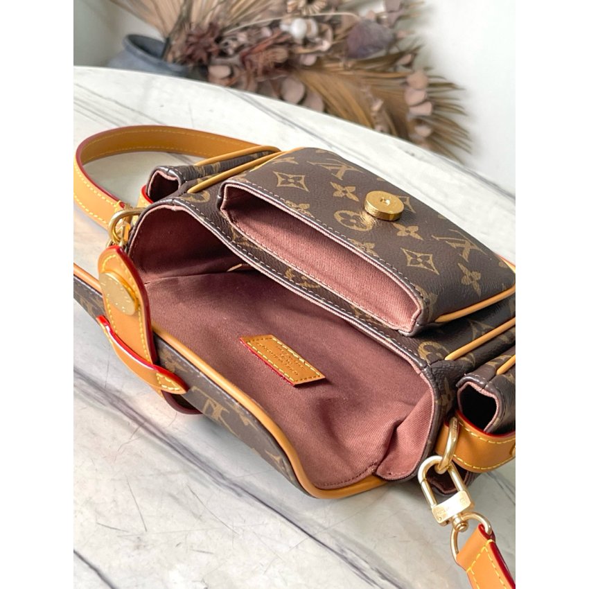 M14742 Cargo Wearable Wallet