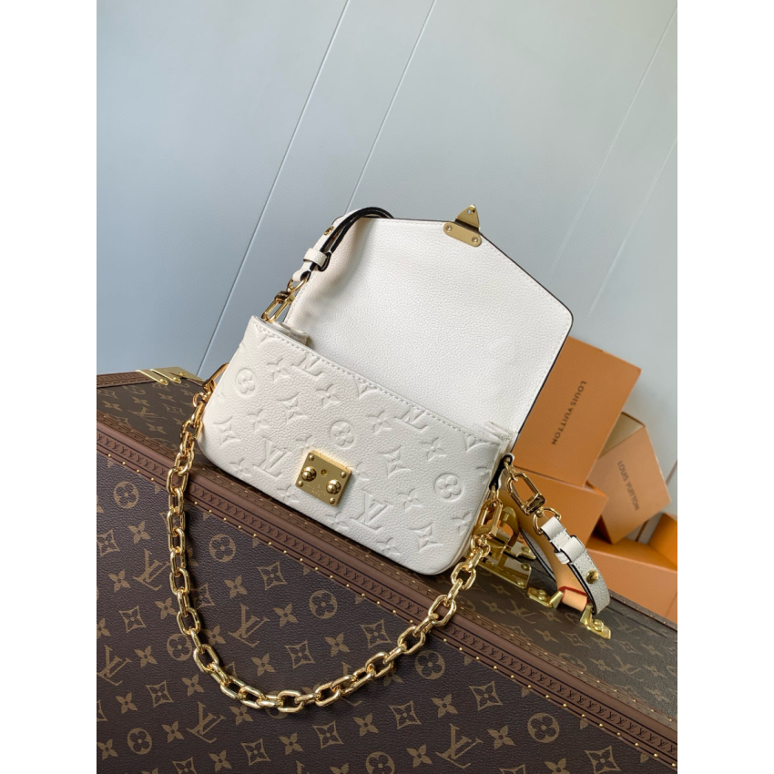 M22942 Pochette Métis East West