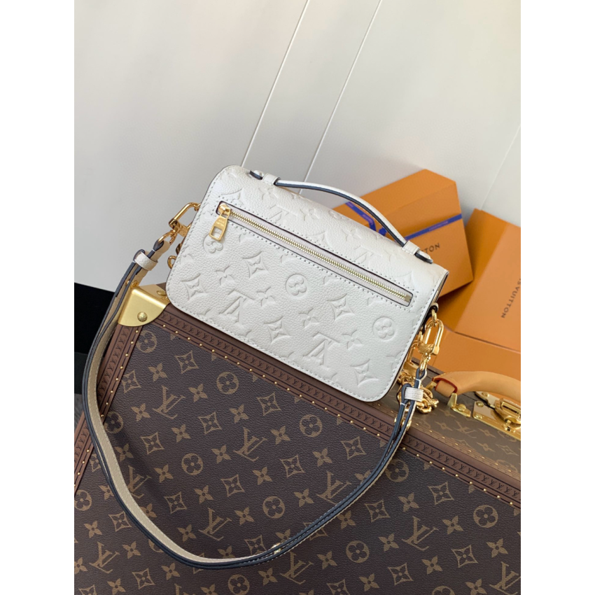 M22942 Pochette Métis East West