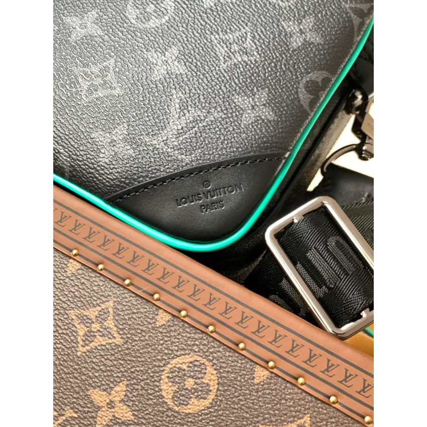 M26052 Trio Messenger