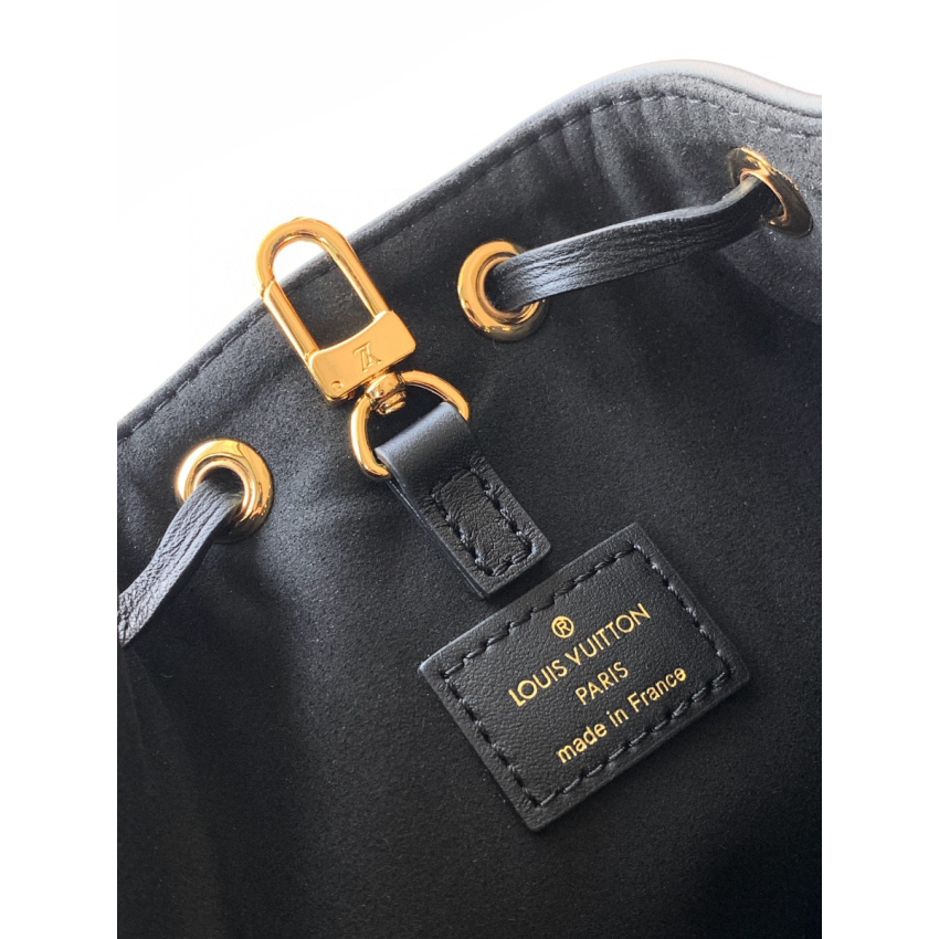 M26216 Coussin Bucket Bag